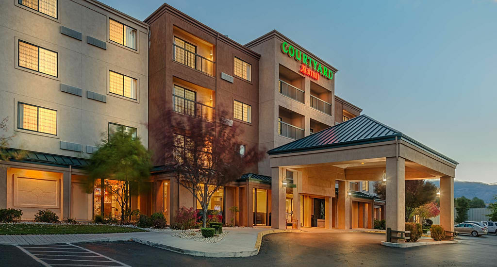 Courtyard By Marriott Hotel